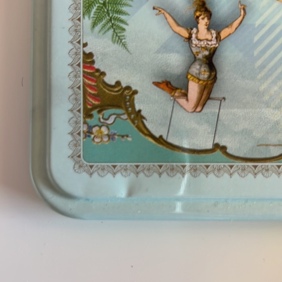 Air D’ Antan Perfume Soap in a Tin Can - Picture 12 of 12